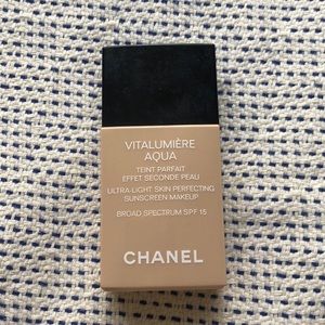 Vitalumière Aqua Chanel Foundation